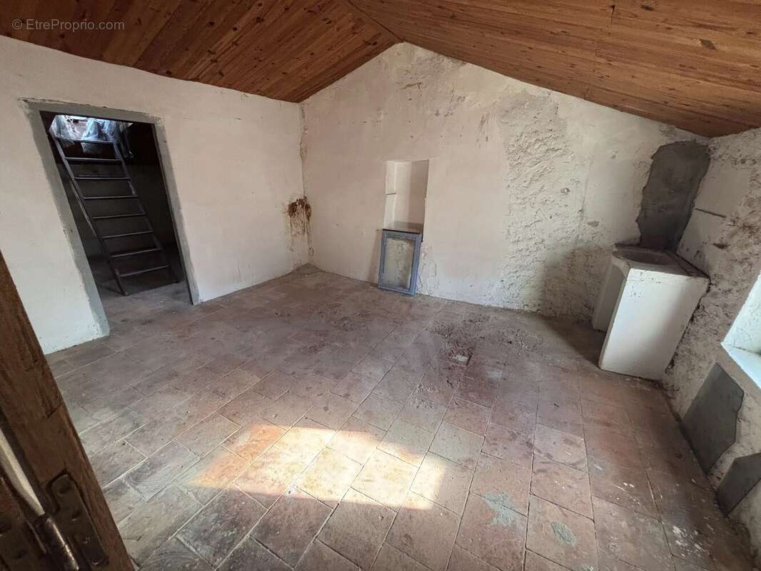 Maison de village à fort potentiel - photo 11