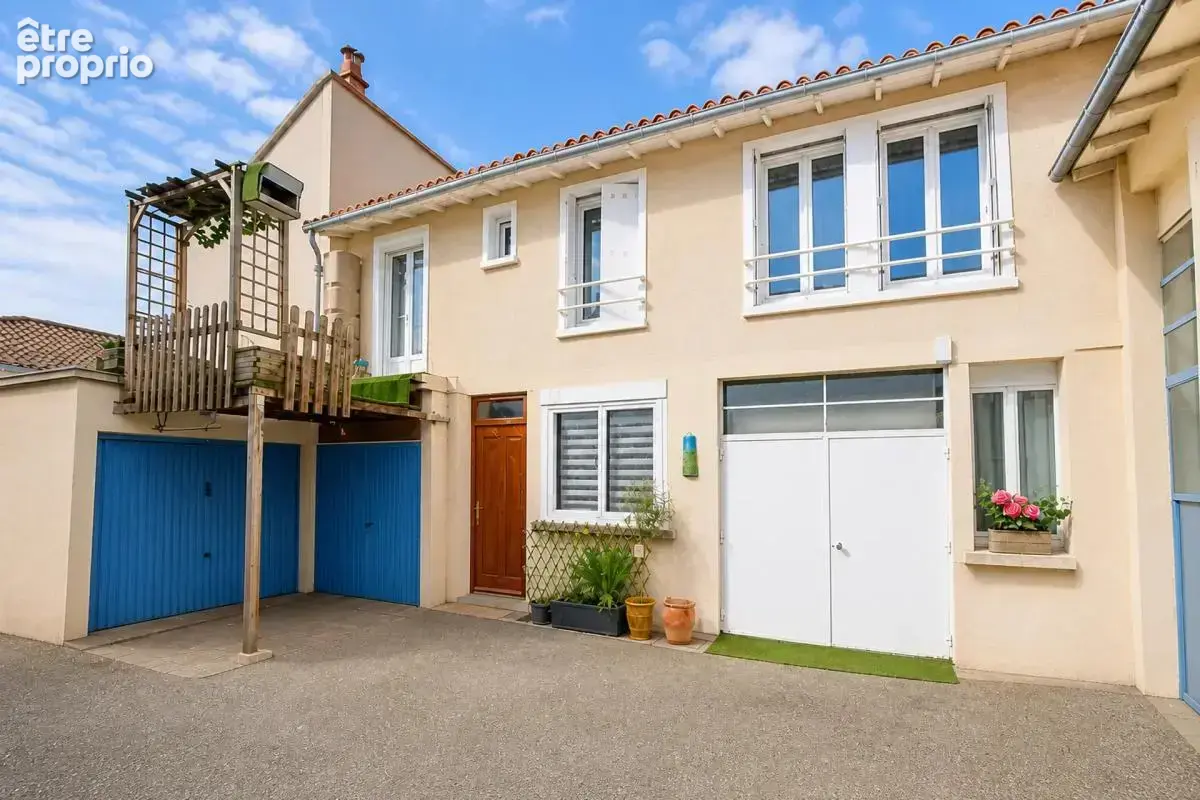Immeuble de rapport de 130 m² à Poitiers - photo 1