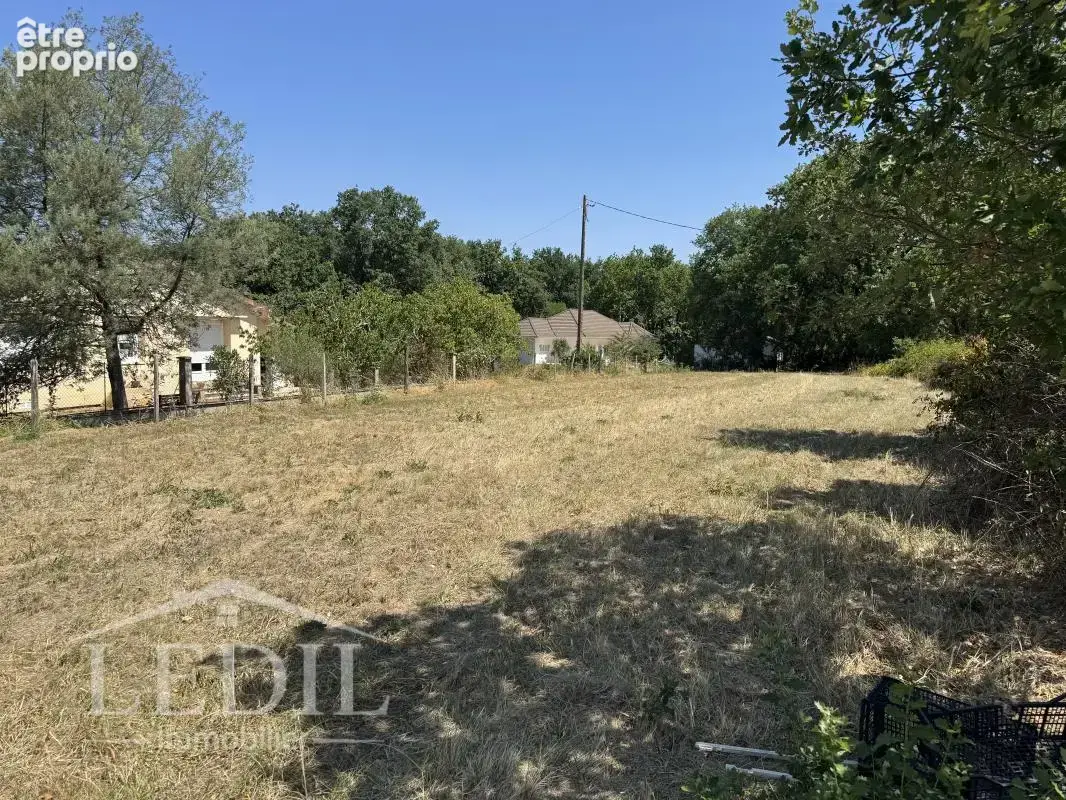 Terrain constructible 1 000 m² AUBIAC - photo 2
