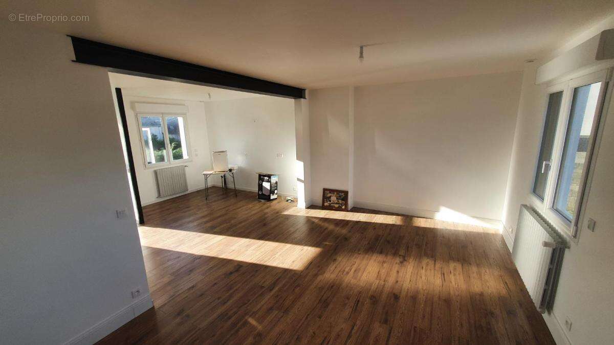 Maison à CHATEAUNEUF-DU-FAOU