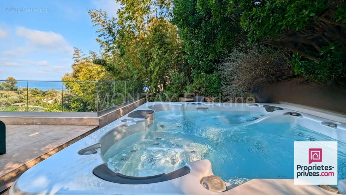 Maison à ROQUEBRUNE-SUR-ARGENS