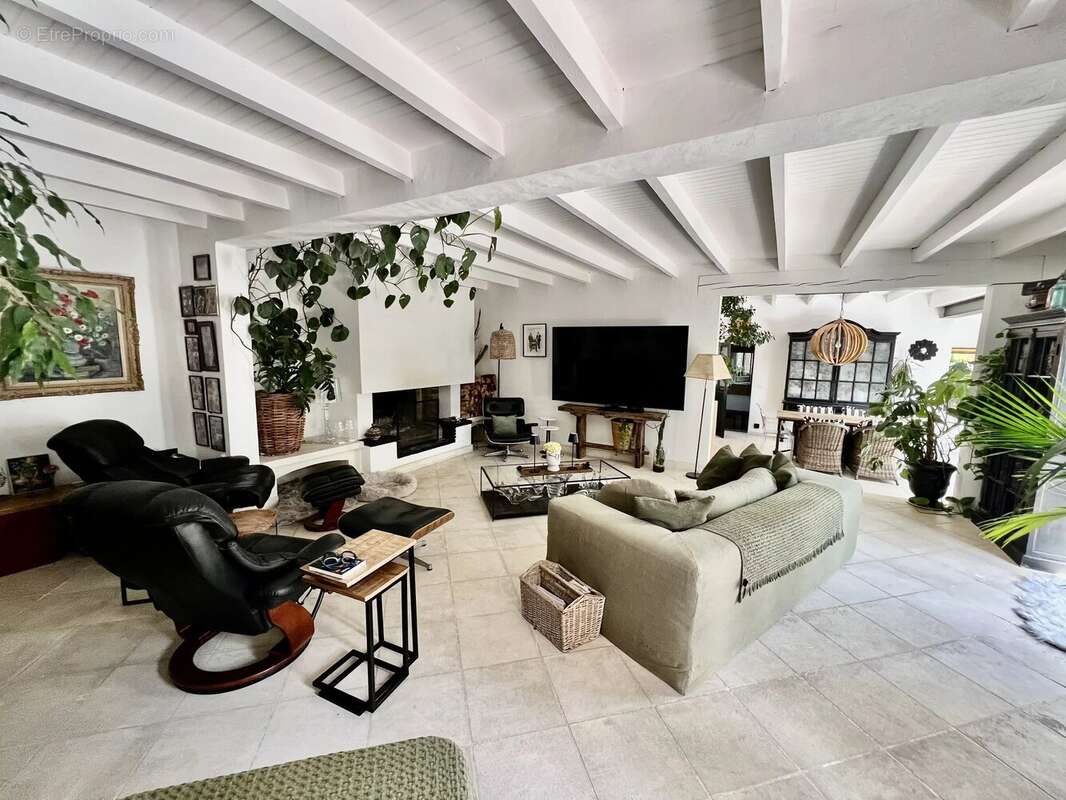 Maison 171 m² à Taillades  - photo 8