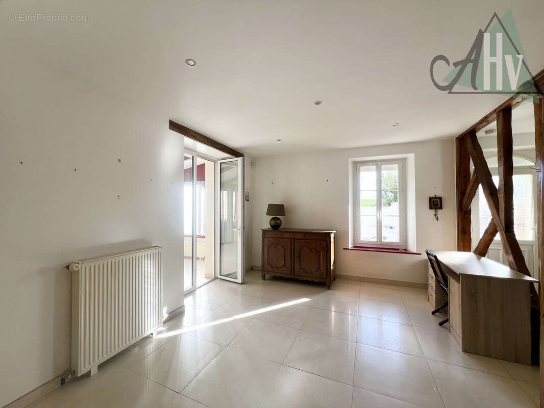 Maison à LOUAN-VILLEGRUIS-FONTAINE