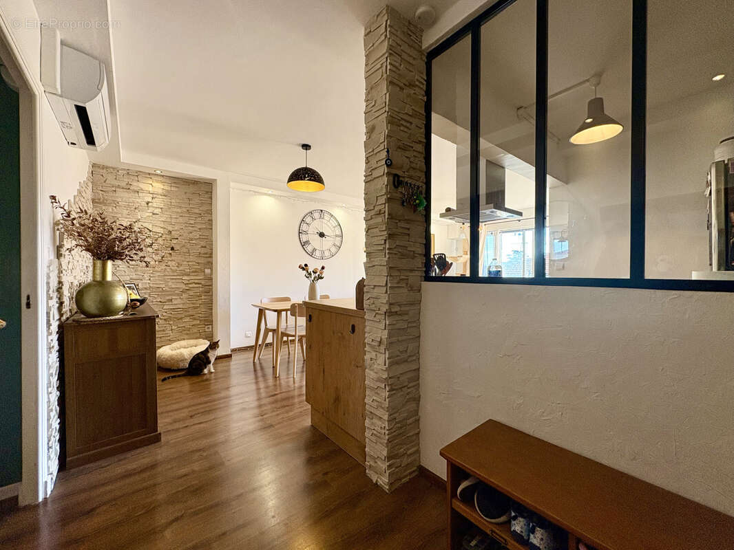 Appartement à SAINT-LAURENT-DU-VAR