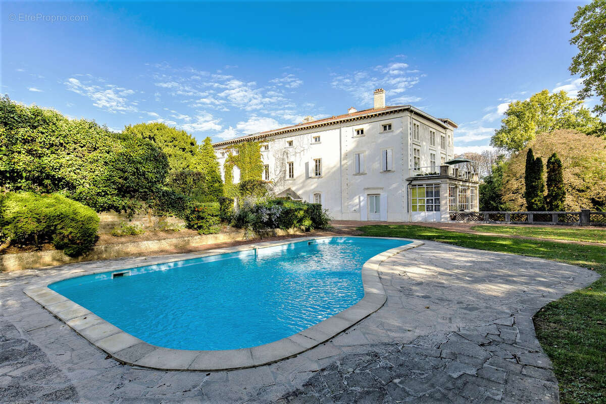 Appartement à COLLONGES-AU-MONT-D'OR