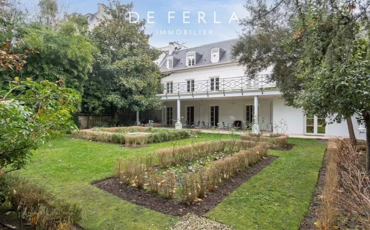 Maison à NEUILLY-SUR-SEINE