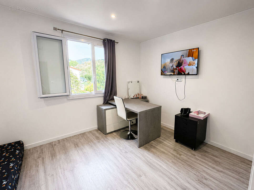 A vendre - contes la vernea - villa de 132 m² 5 pieces - terrain 500 m² - garage - parking - photo 9