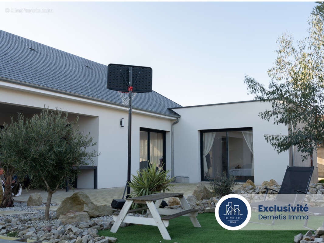 Maison à JOUE-L'ABBE