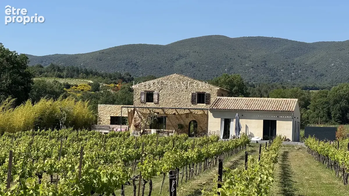 Superbe maison en pierre avec piscine à Vaugines - photo 4