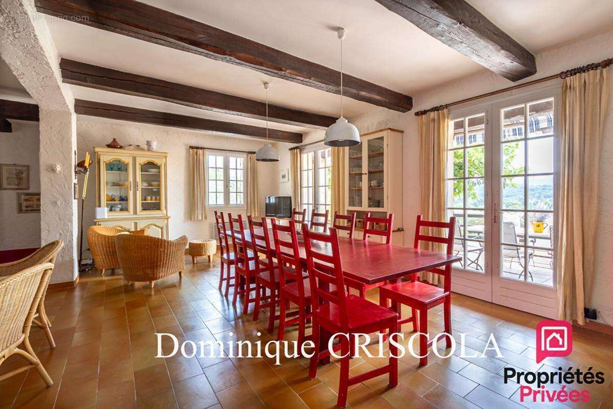 Rare propriété avec vue panoramique dans quartier recherché - photo 3