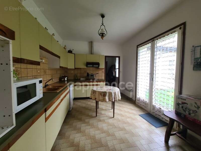Maison à AIGRE