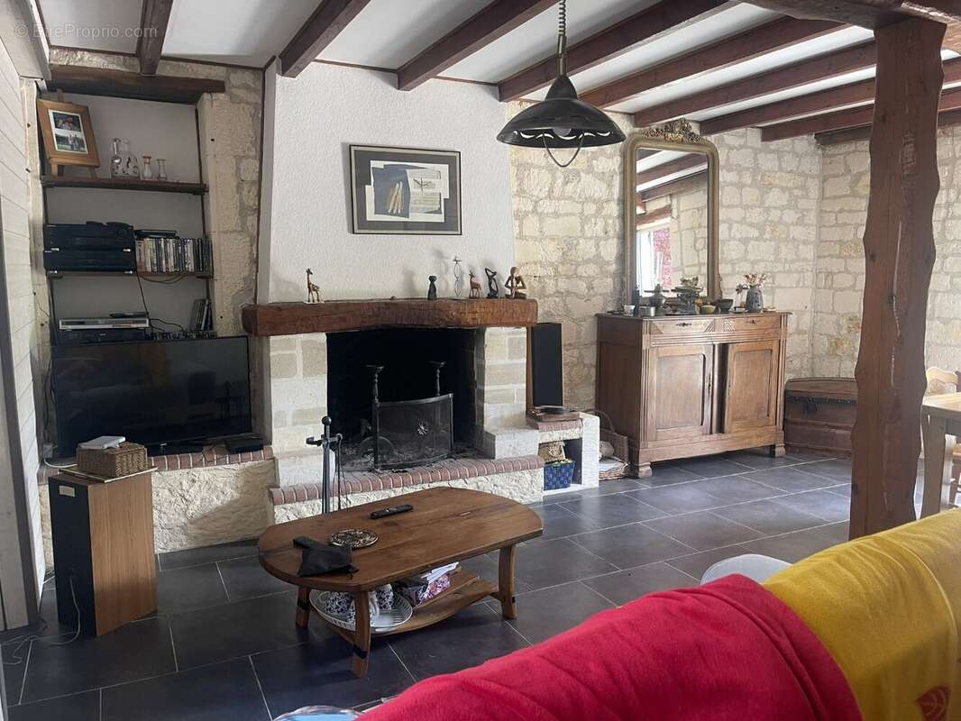 Maison à SAINT-MEME-LES-CARRIERES