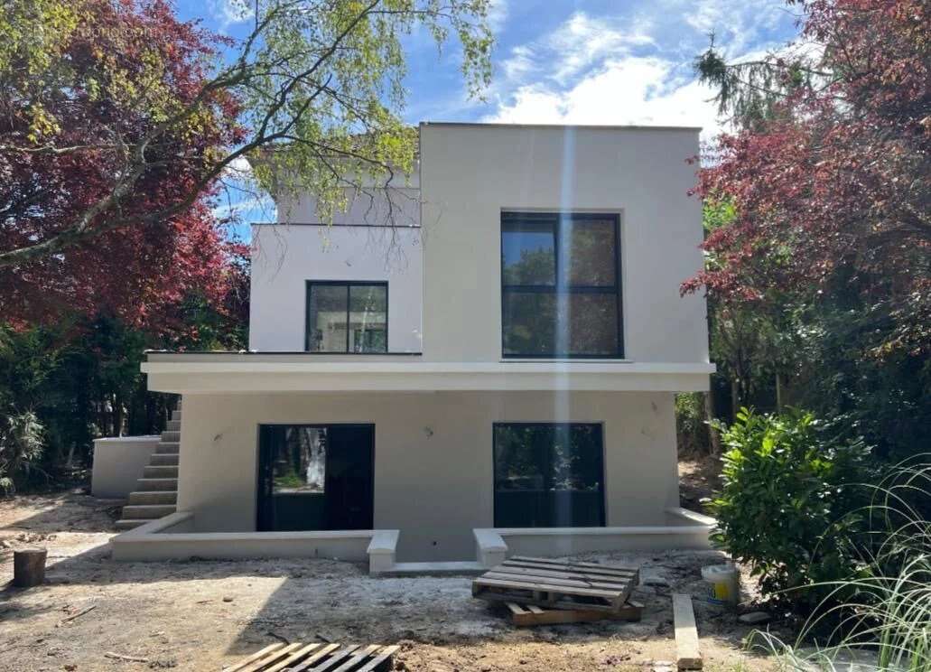 Maison à ISSY-LES-MOULINEAUX