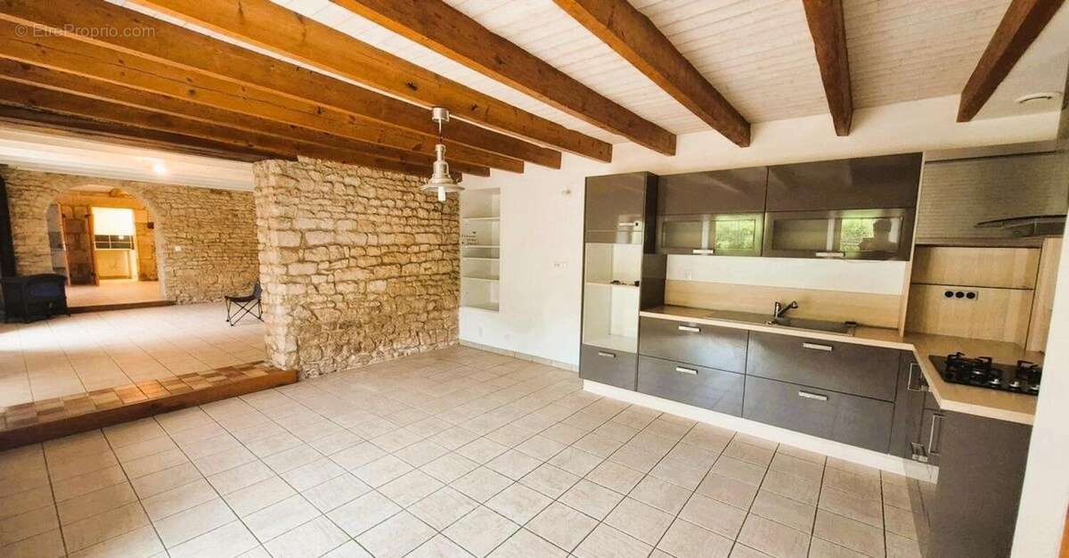 Maison 115 m² à Coulonges-Sur-L'autize  - photo 4
