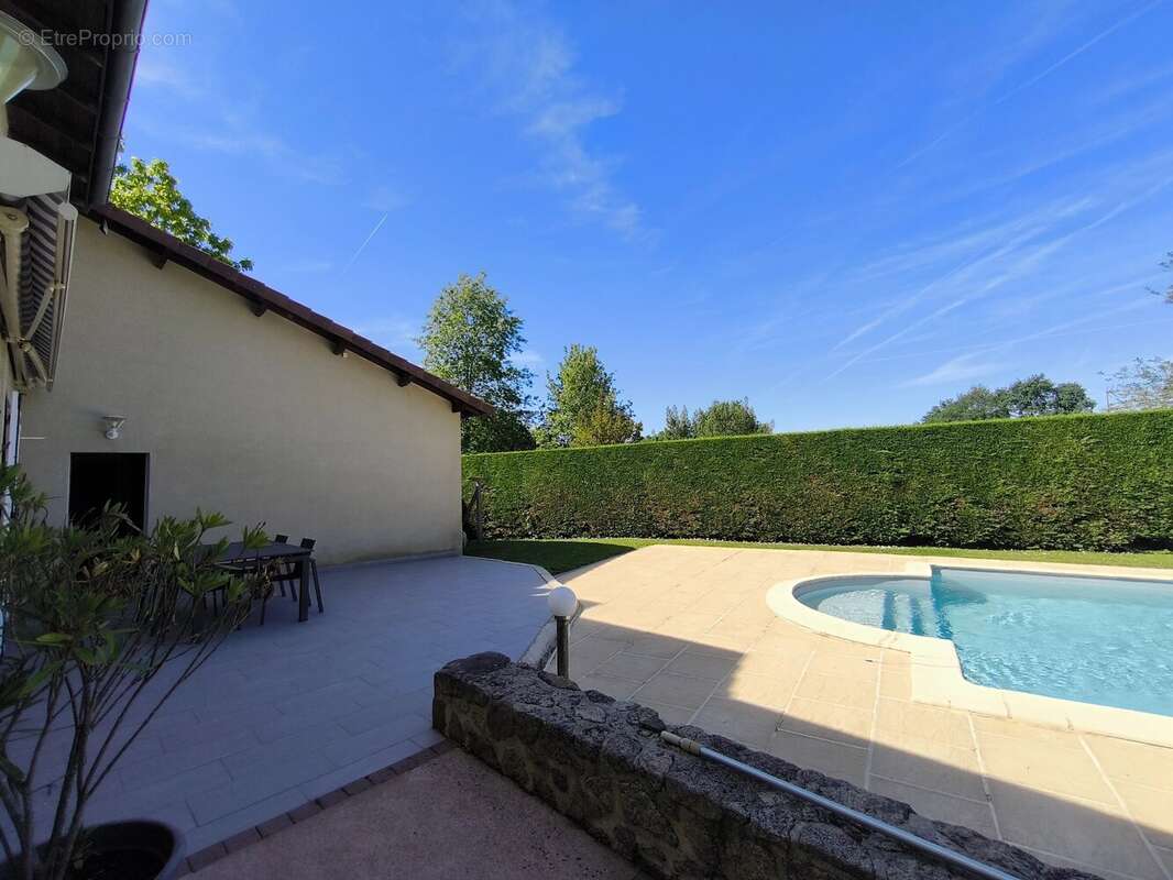 Maison à CHAILLAC-SUR-VIENNE