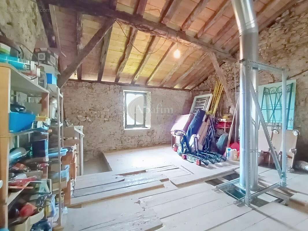 Commerce à AURIGNAC