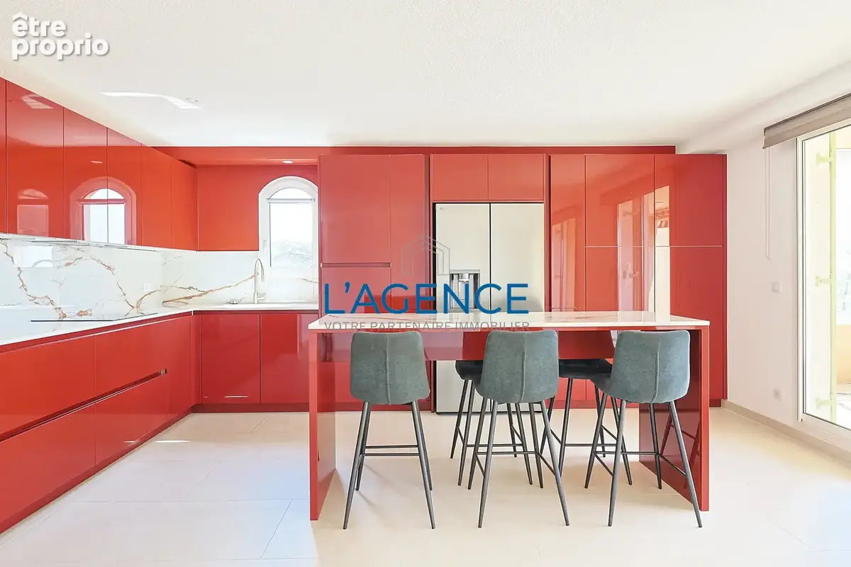 Appartement de 85 m2 avec terrasse de 70 m2 et vue dégagée, commerces à pied, avec deux garages - photo 5