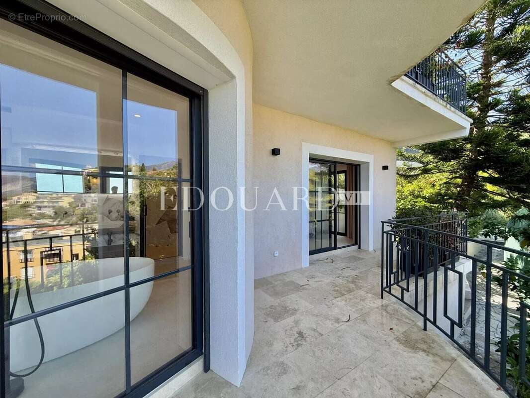 Superbe villa contemporaine avec piscine, une oasis de lumière au cœur de Roquebrune Cap Martin - photo 33