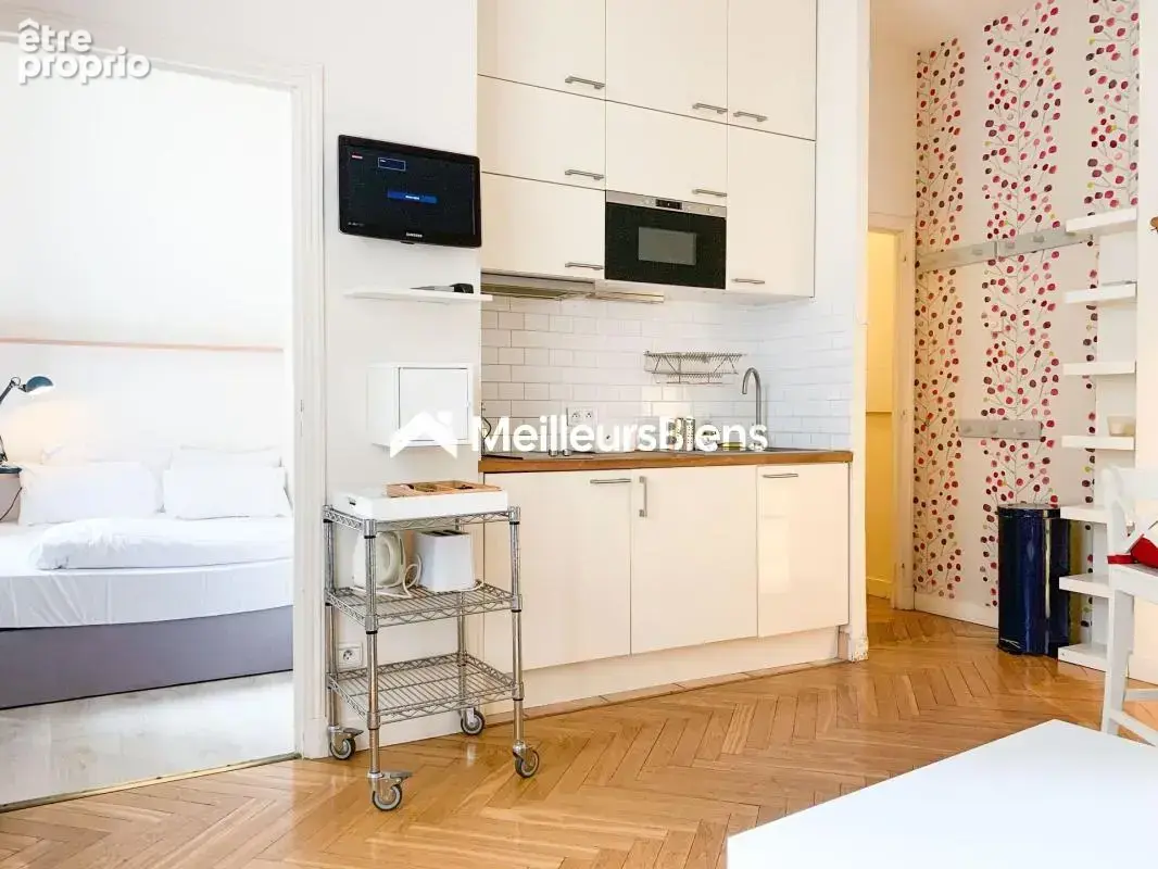 Paris 8e – Saint-Augustin : studio sur cour avec coin nuit indépendant, ascenseur - photo 5
