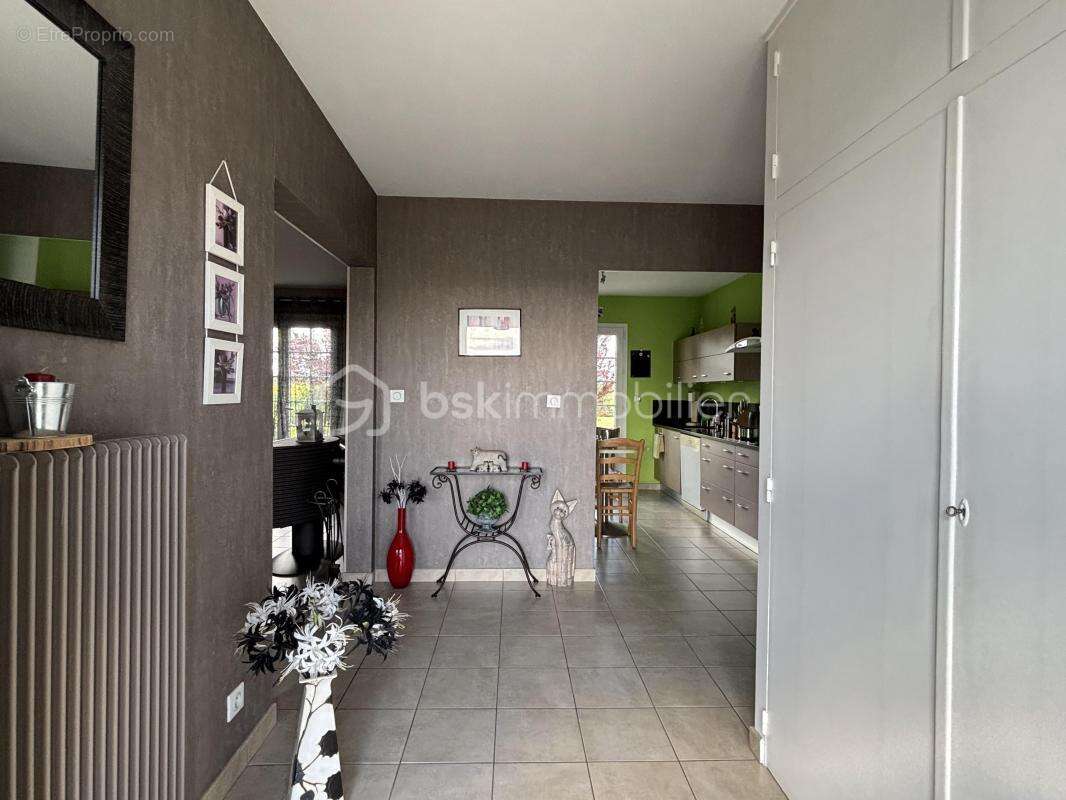 Maison à DANGE-SAINT-ROMAIN