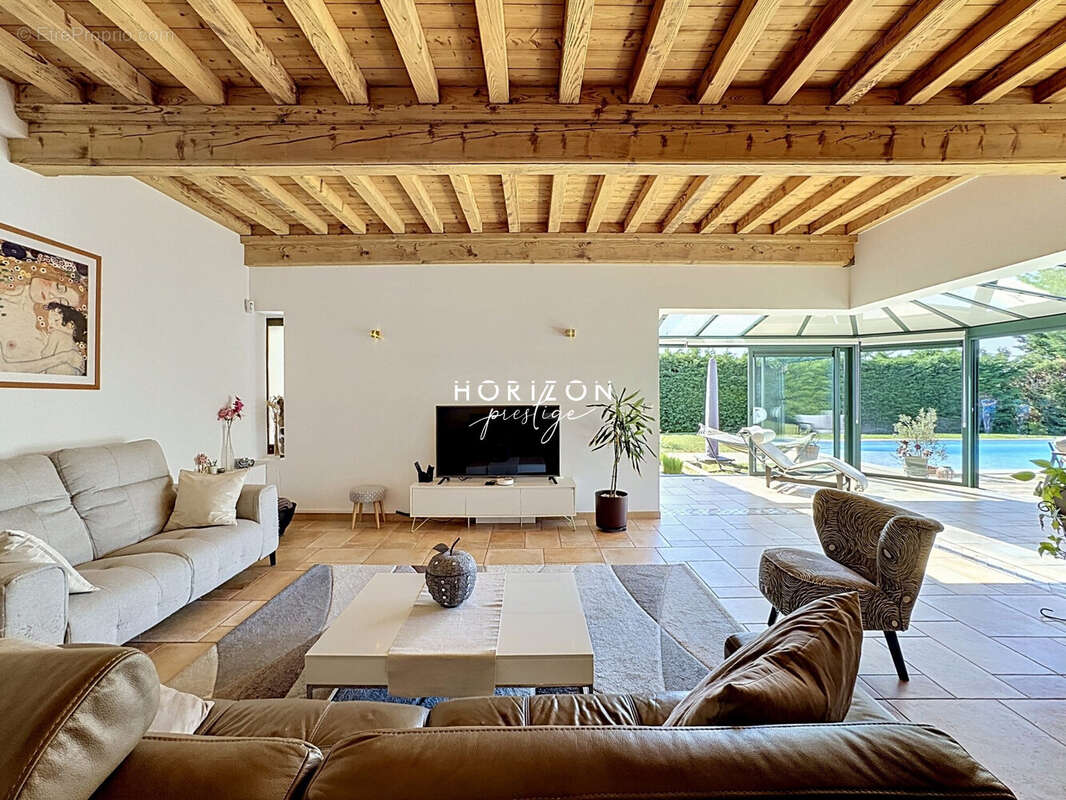 Maison à MONTCEAUX