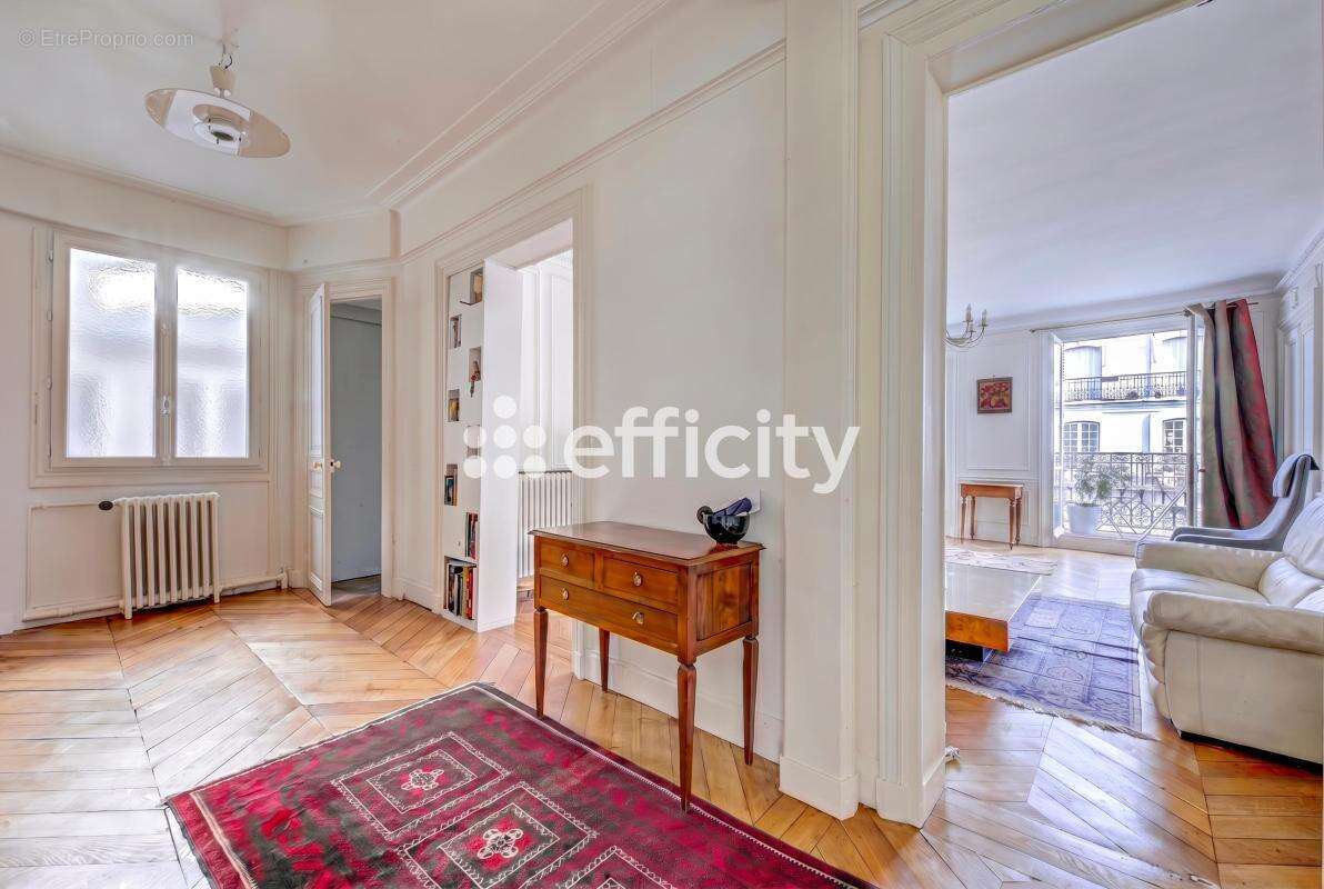 Appartement à PARIS-17E