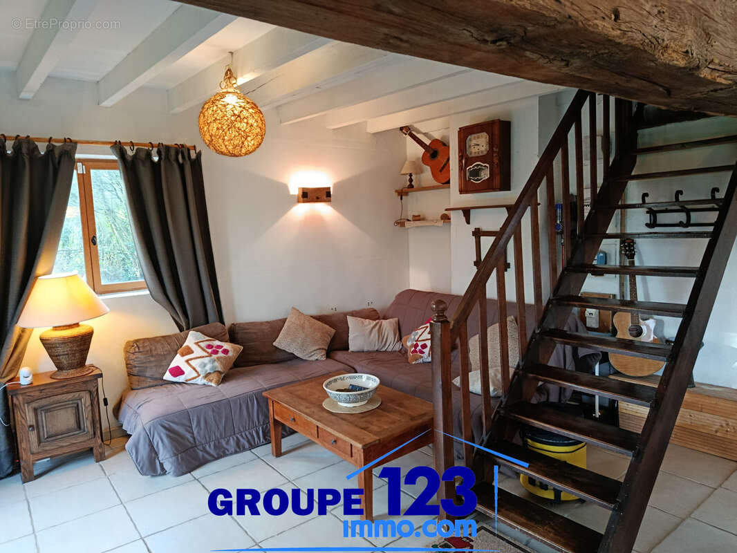 Maison sur terrain clos et boisé de presque 3000 m2. - photo 5