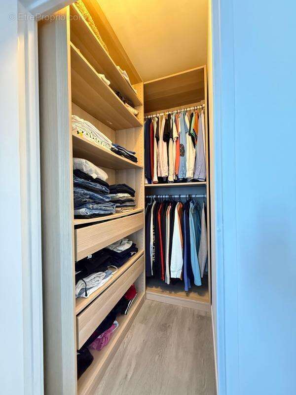 Superbe APPARTEMENT rénové à proximité immédiate des commerces - photo 12
