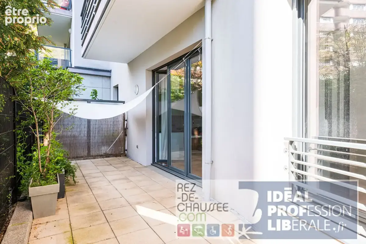 Immeuble 2010 - espace avec exterieur - photo 2
