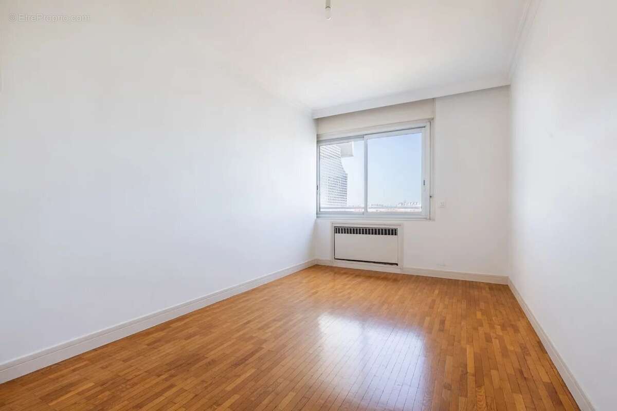 Vue sur la tour Eiffel et terrasse pour cet appartement de 73m². - photo 10