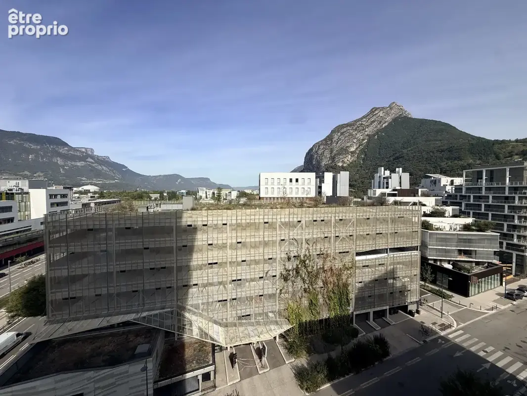 HIDRI IMMO PLUS vous propose en Exclusivité un appartement - ascenseur, cellier et possibilité de parking - photo 6