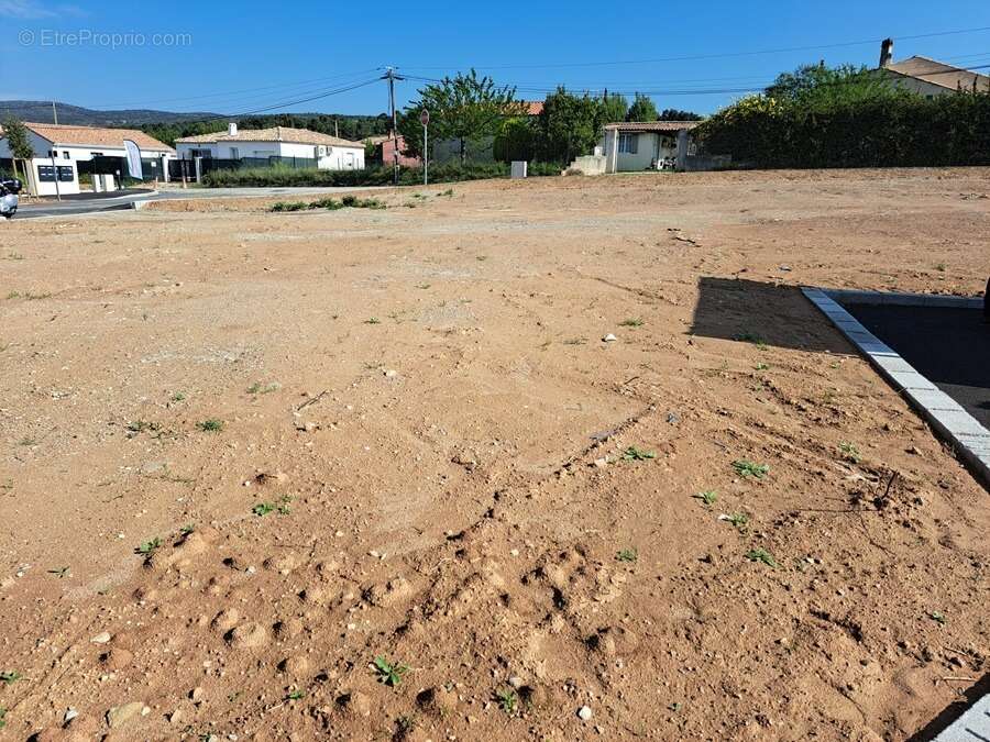 Terrain à POURRIERES