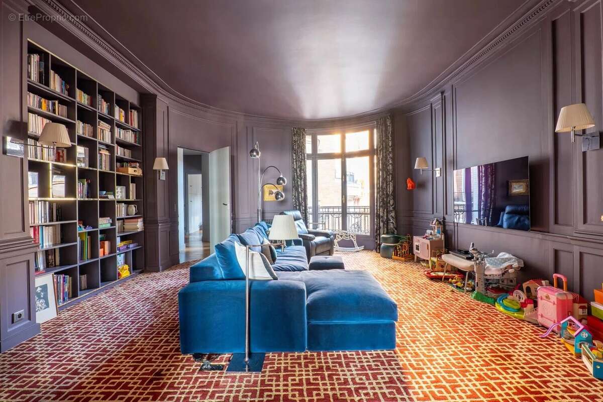 Appartement à PARIS-16E