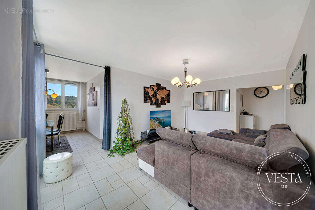 Appartement à CHENOVE