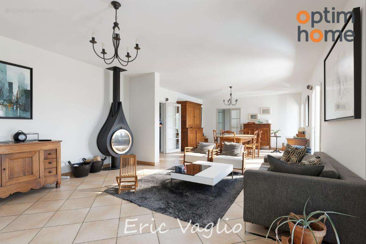 Bouc Bel Air (Aix à 10 mn) - Vente Belle Villa T5 de 269 M2, sur un terrain clos et arboré de 1257 M2 avec piscine, proche IBS,  - photo 7