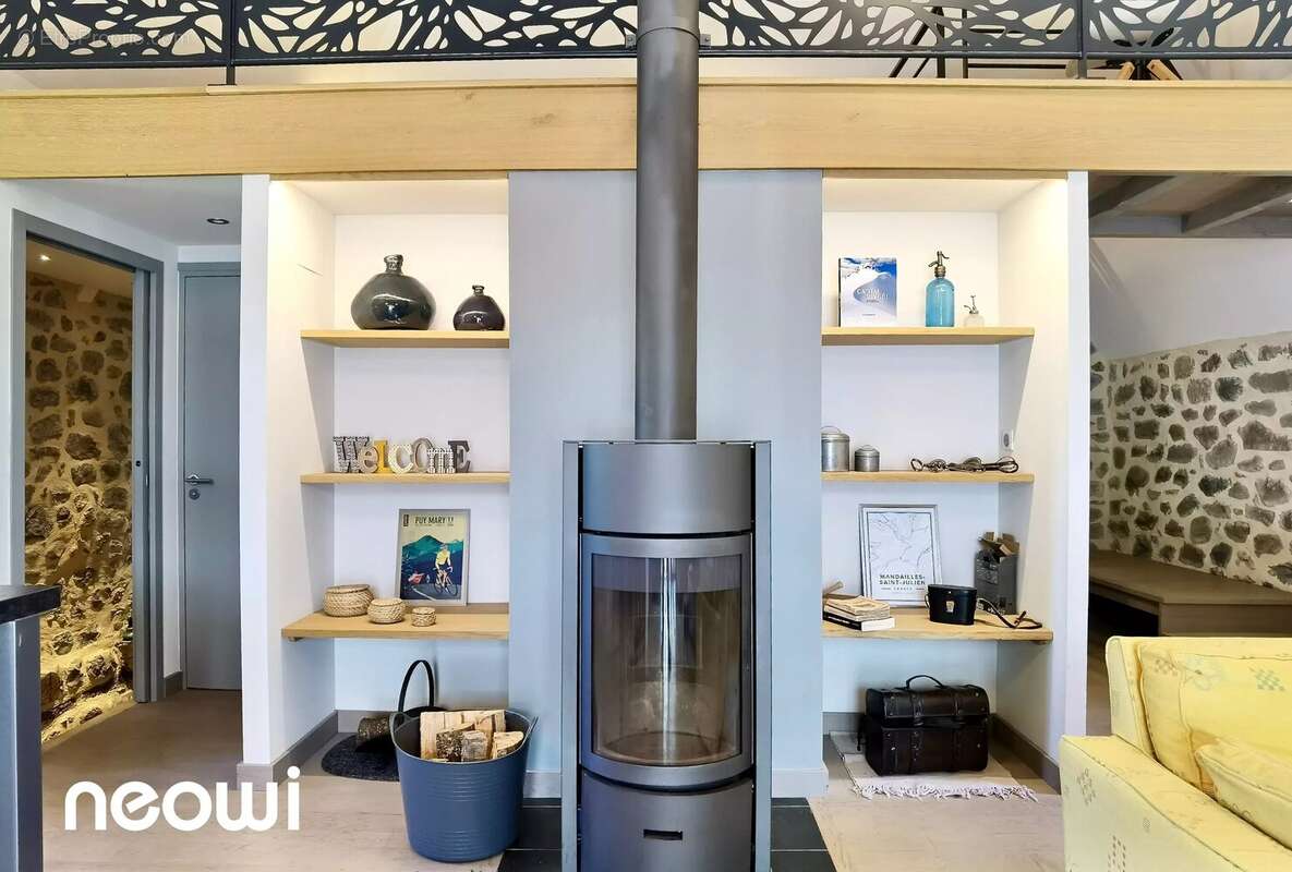Grange rénovée + maison de bourg de 170 m² à rénover : un projet unique - photo 8