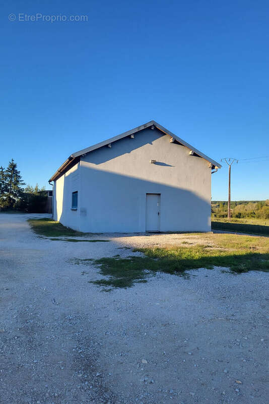 Commerce à VILLE-SOUS-LA-FERTE