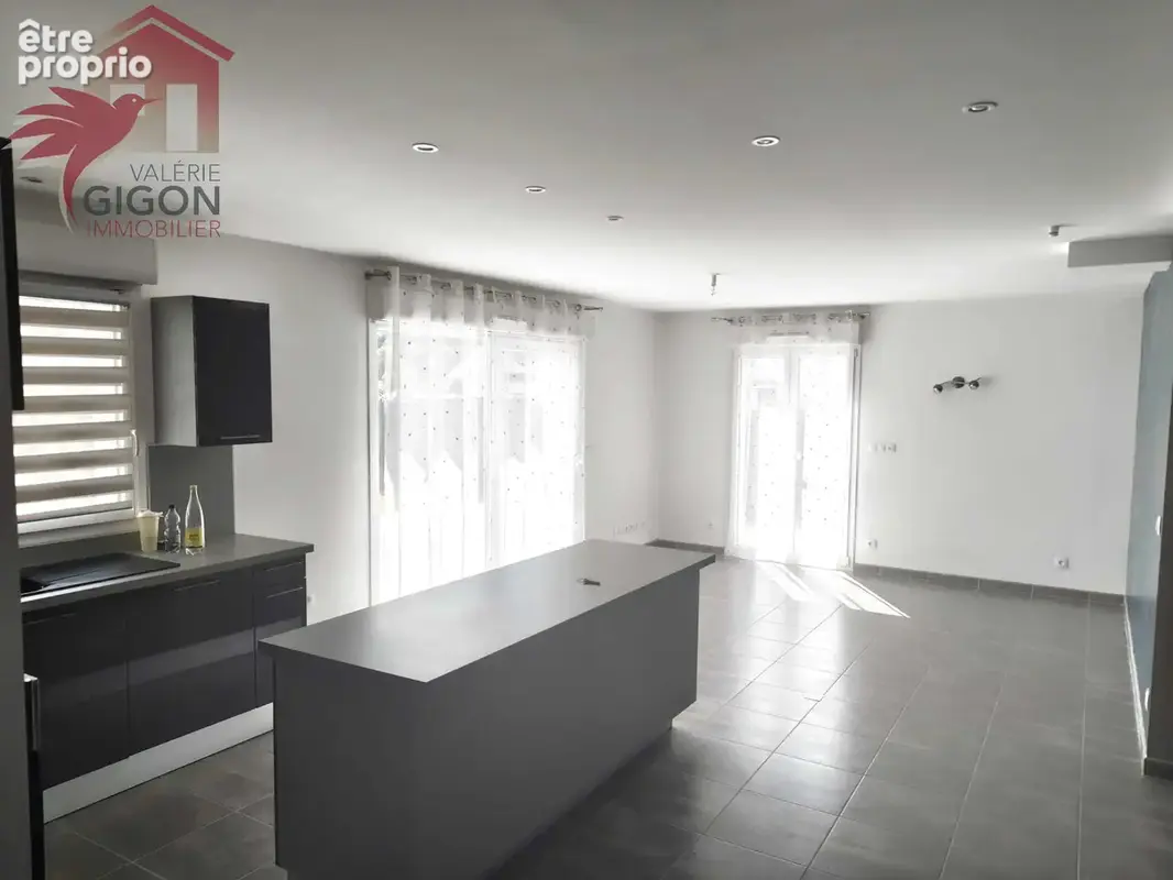 BELLE MAISON CONTEMPORAINE (2014), alliant confort moderne, fonctionnalité et prestations de qualité. - photo 3