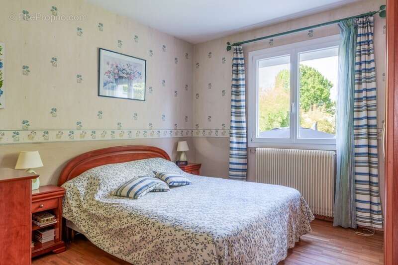Maison à vendre 8 pièces SAINT CYR SUR LOIRE (37) - photo 7