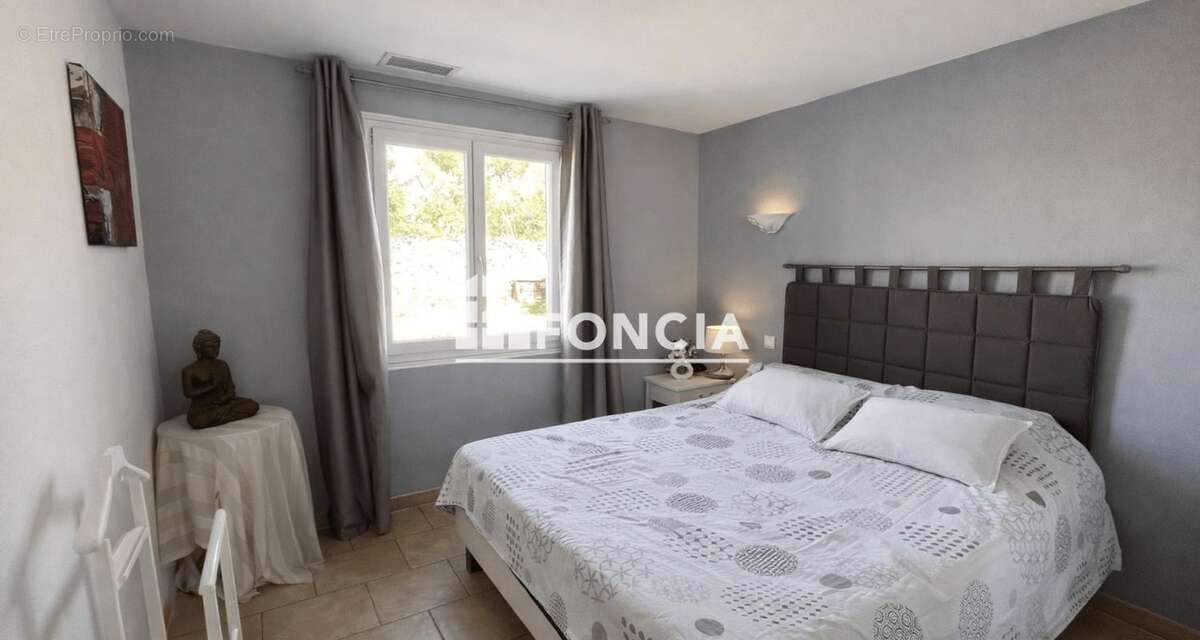 Maison à MONTAREN-ET-SAINT-MEDIERS