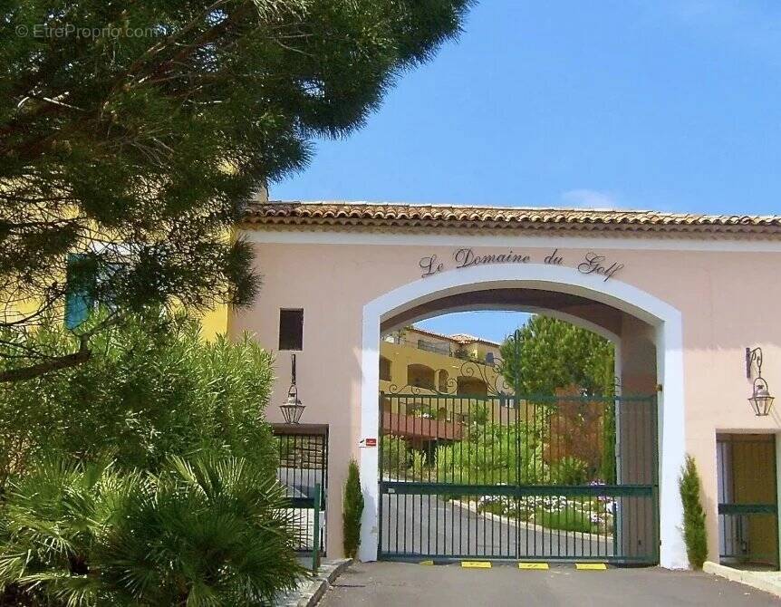 Appartement à ROQUEBRUNE-SUR-ARGENS