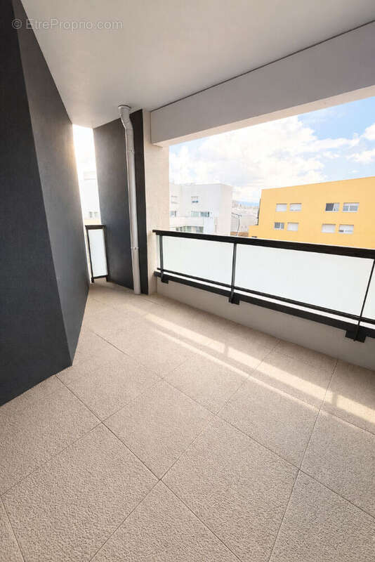 T4 lumineux avec terrasse & double parking - Suite parentale - À deux pas des Terrasses du Port - photo 2