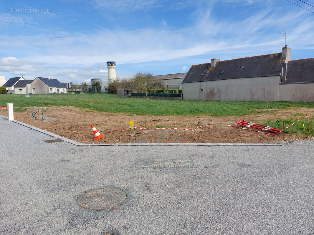 Terrain à POULDREUZIC