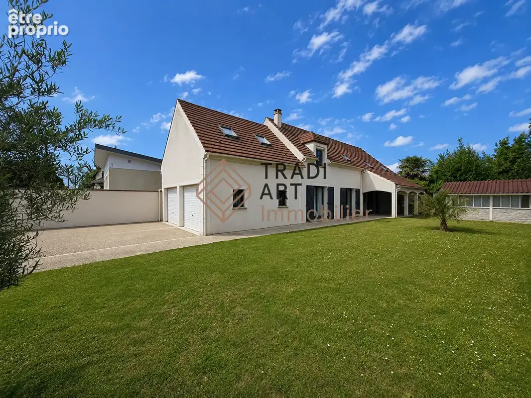 Maison à SAINTE-GENEVIEVE-DES-BOIS
