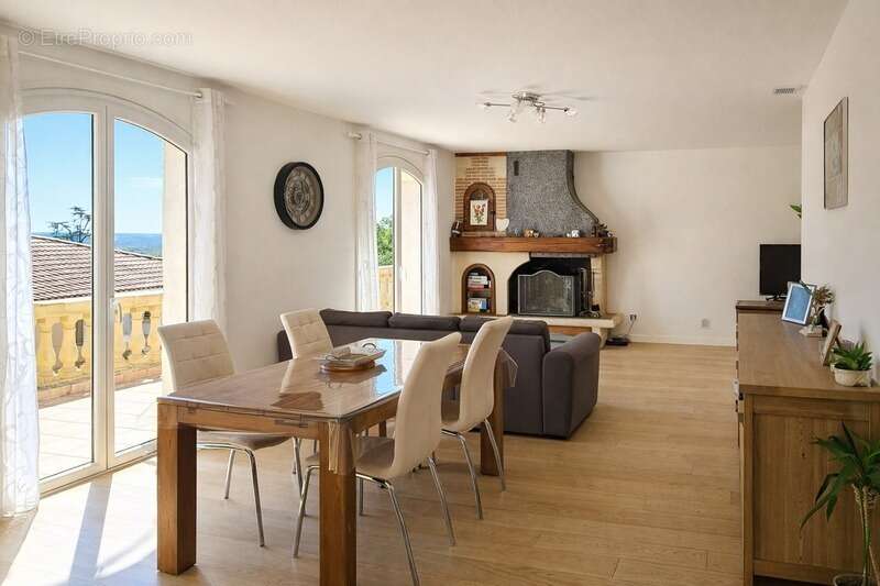 Maison à GRATENTOUR