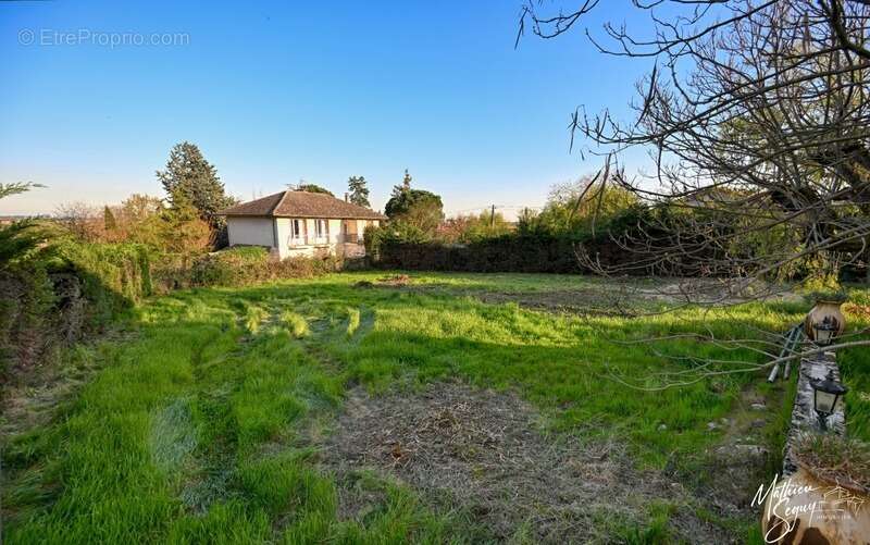 Terrain à VAUGNERAY