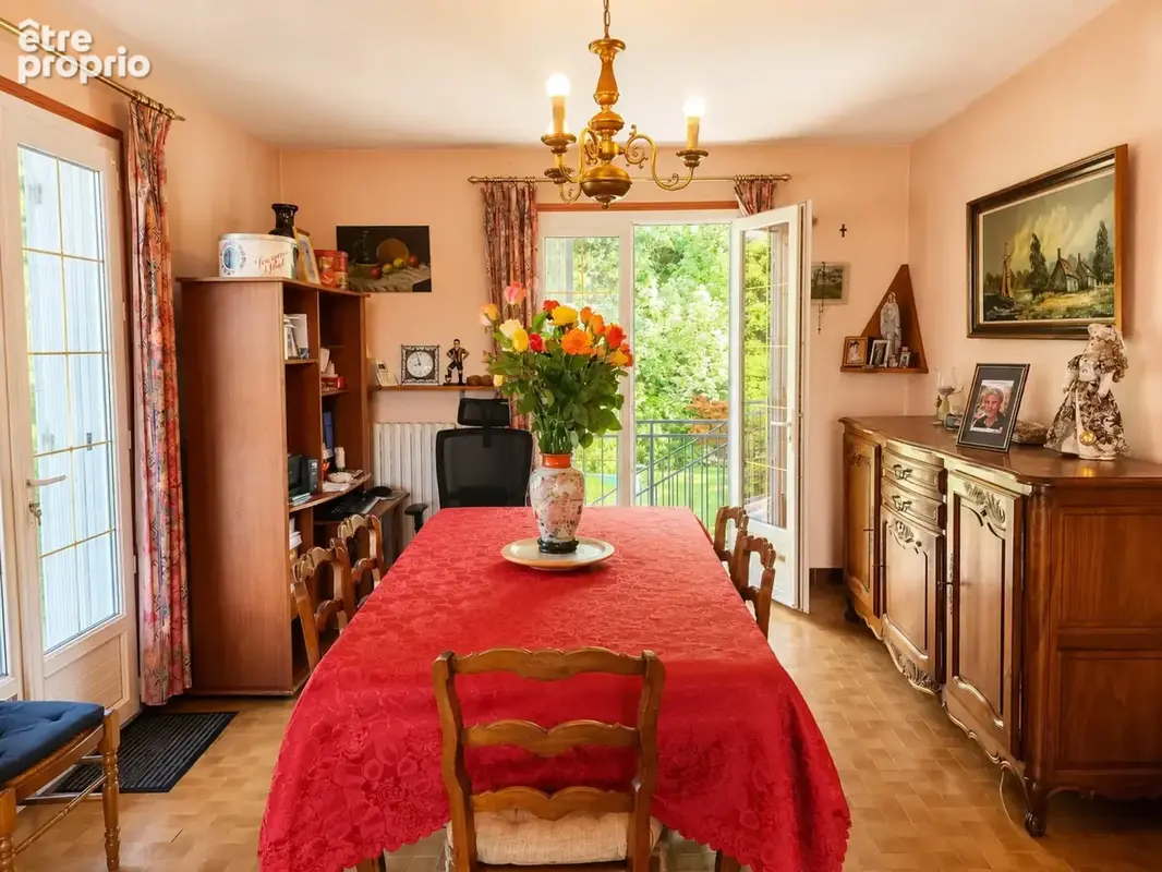 Maison familiale 5 chambres au calme, sans vis-à-vis, avec piscine et rivière en fond de jardin - photo 5