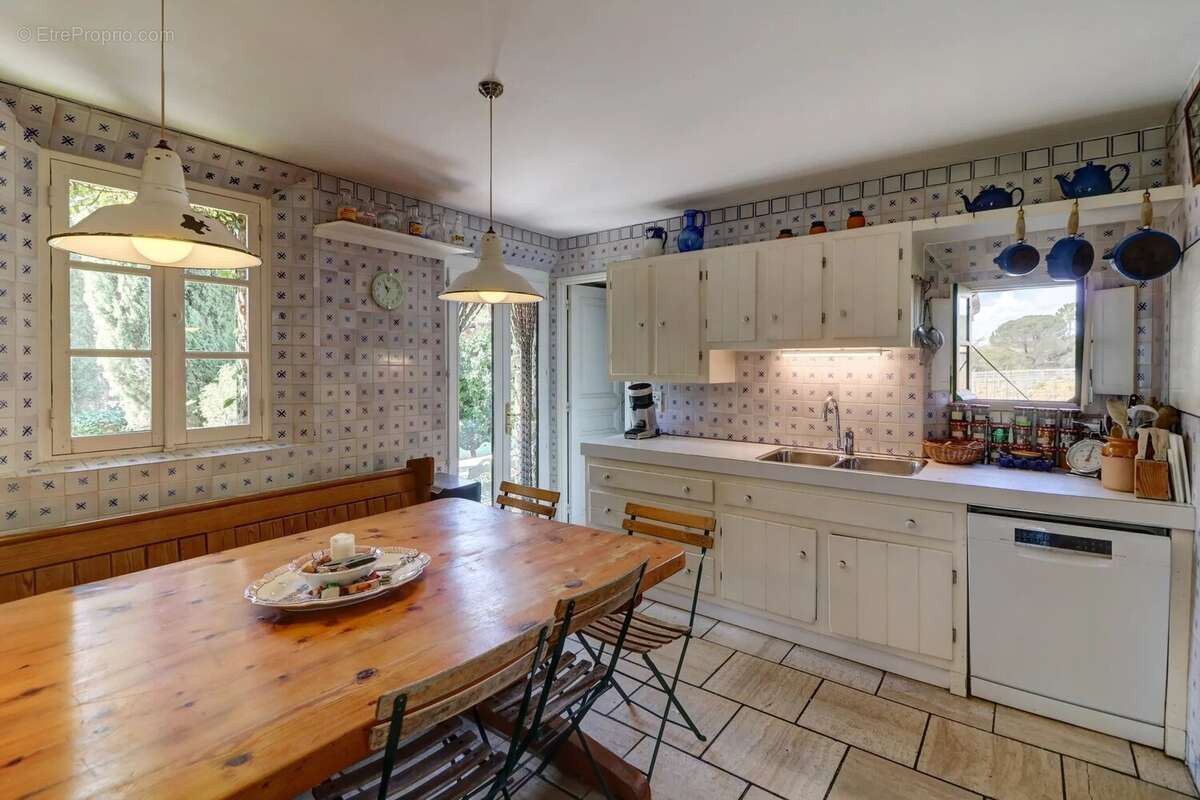 Maison à BAGNOLS-EN-FORET