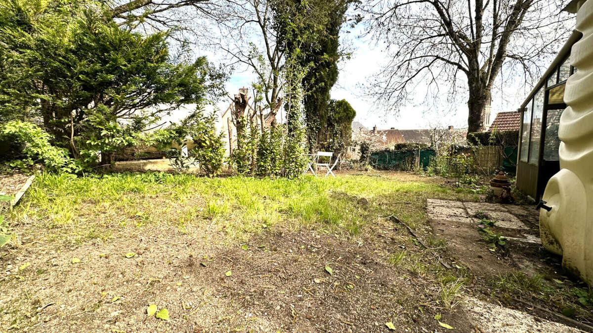 Maison à SAINT-VICTOR-DE-BUTHON