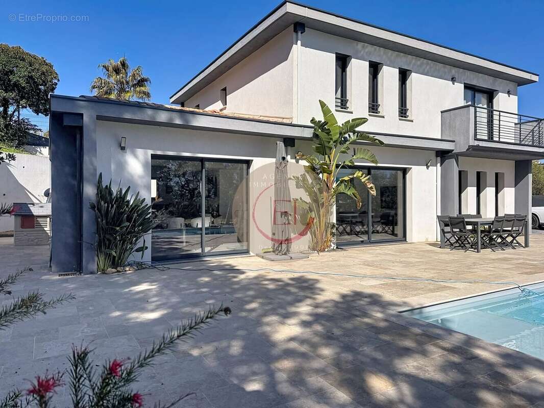 Maison à LES ADRETS-DE-L'ESTEREL